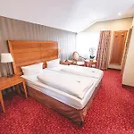 Hotel Plaza 4*